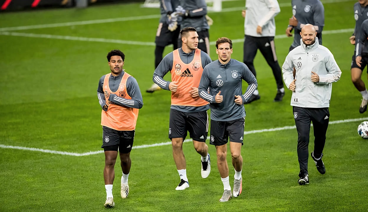 九游体育下载-关于里尔发布备战花絮；今夜状态回暖；欧联任务艰巨；资深球员宣示担当的信息